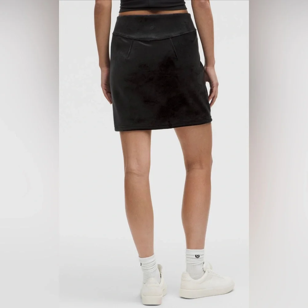 Lululemon Scuba High-Rise Mini Skirt *Velvet - Black - Picture 3 of 9